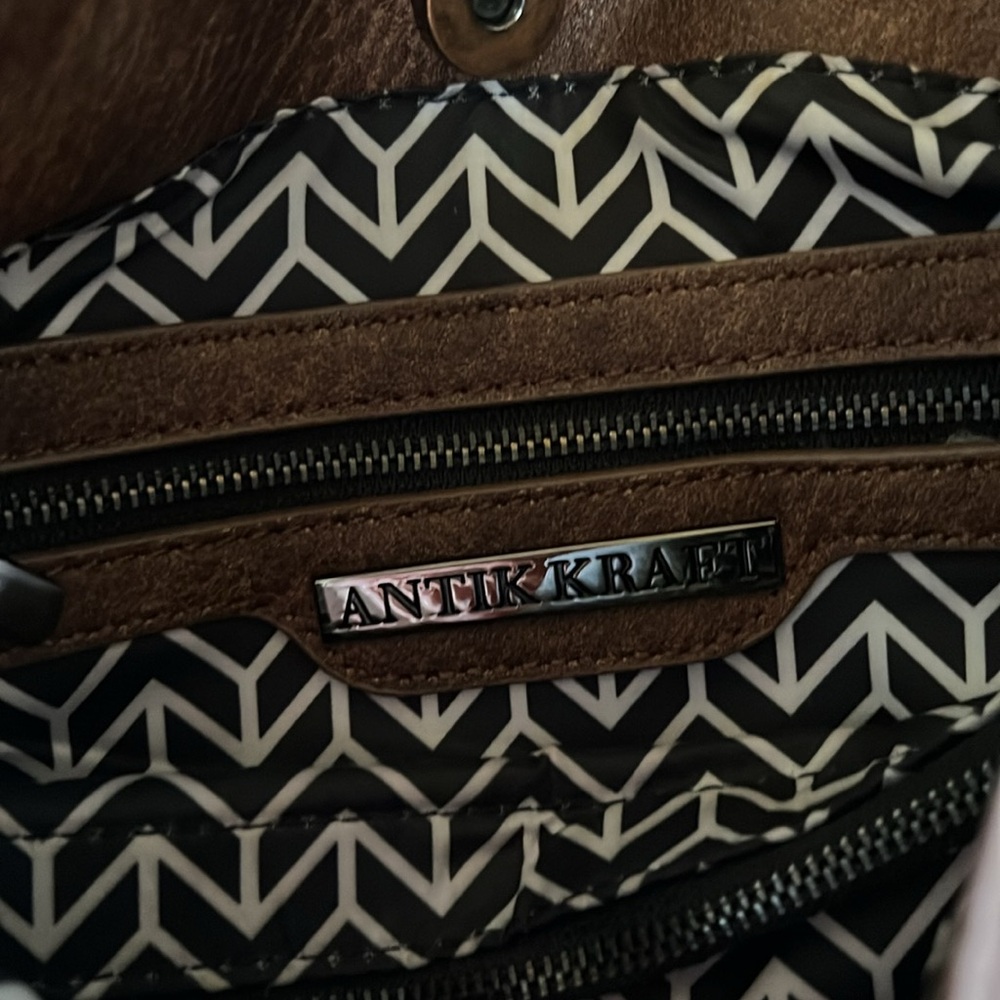 Handbag - Picture 9 of 9